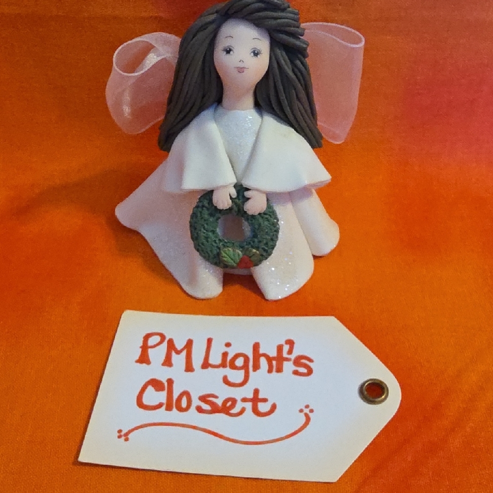 Kneeded Angels Ornament Figurine with Wreath 6305